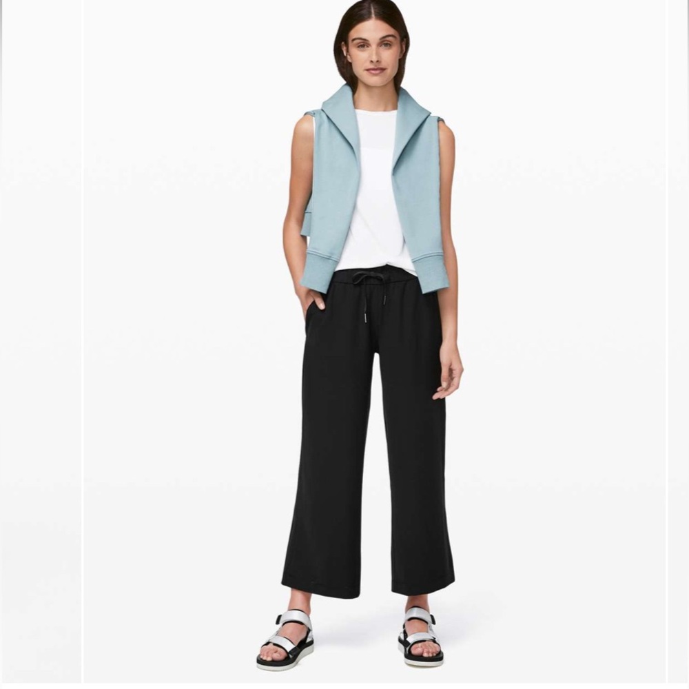 NWT Lululemon On the Fly Wide-Leg 7/8 Pant Woven Black Size 12